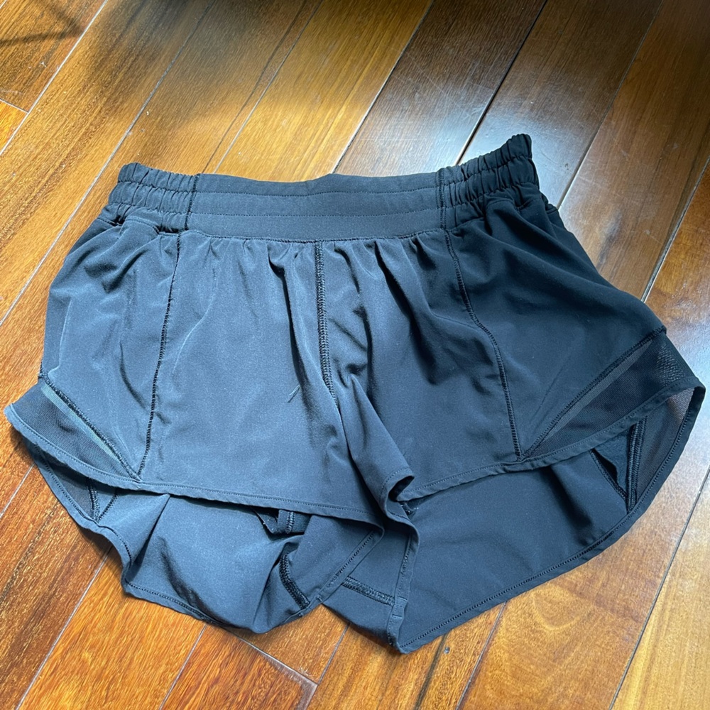 Lululemon Hotty Hot Low-Rise Lined Short 2.5"